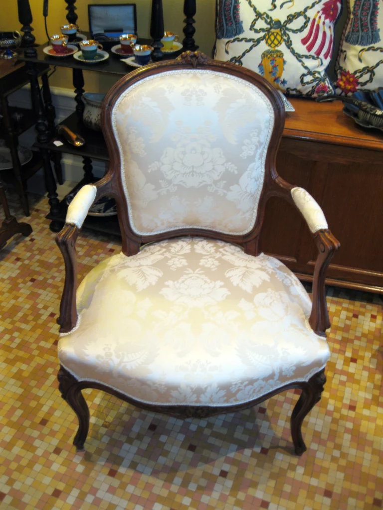 Home Fauteuil Cabriolet Louis Xv Soie Veraseta Vichy.webp 768x1024