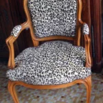 Services Fauteuil Louis Xv Velours Leopard Pierre Frey.webp 150x150