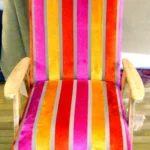 Services Fauteuil Vintage Velours Rayures Colorees.webp 150x150