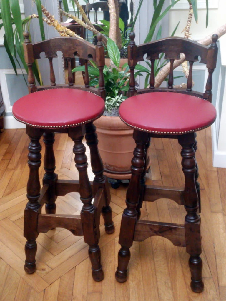 Home Restauration Tabouret De Bar Rouge Vichy.webp 768x1024